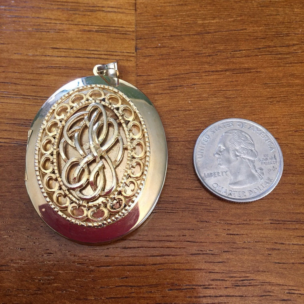 Goldtone Pendant Locket w/o Chain